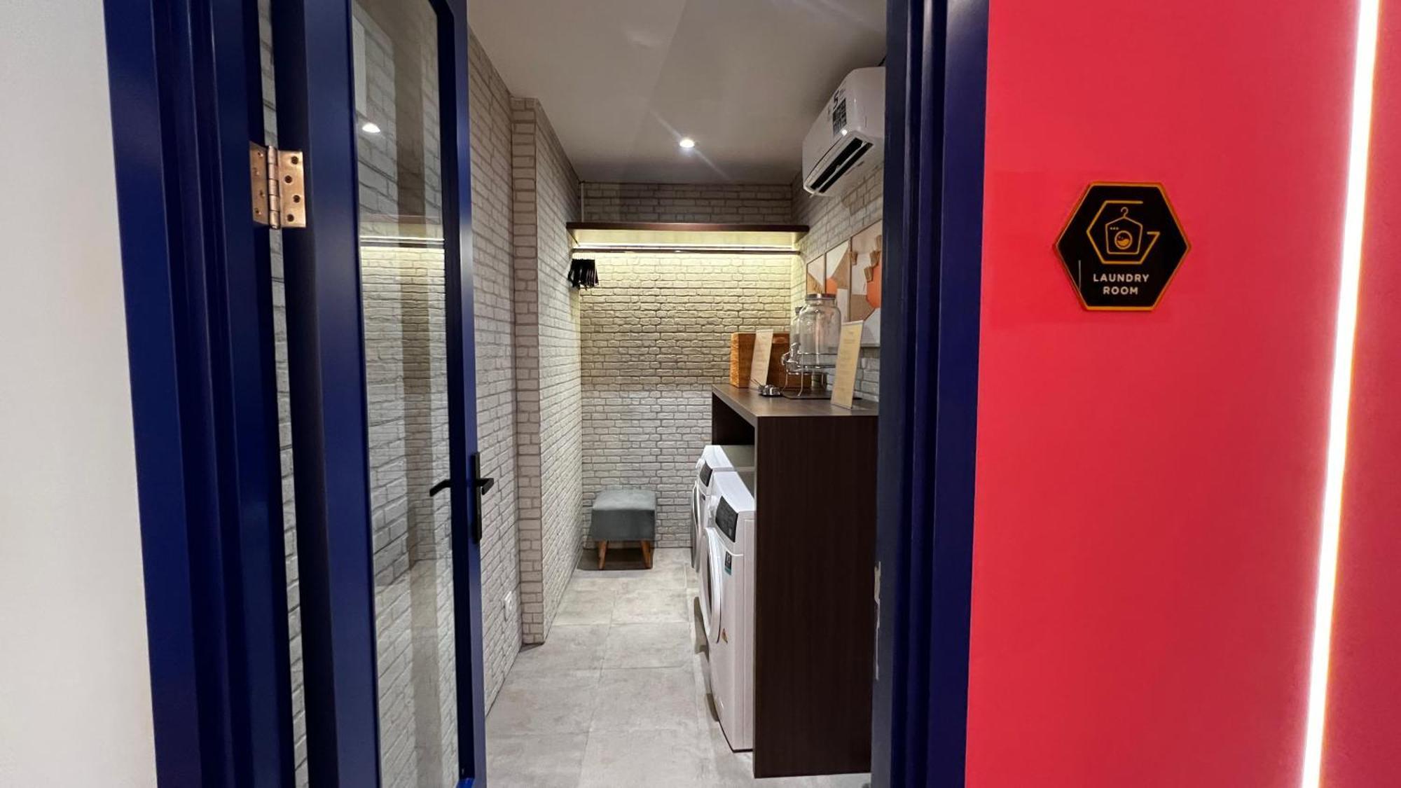 Yellow Bee Resort Cililitan جاكرتا المظهر الخارجي الصورة