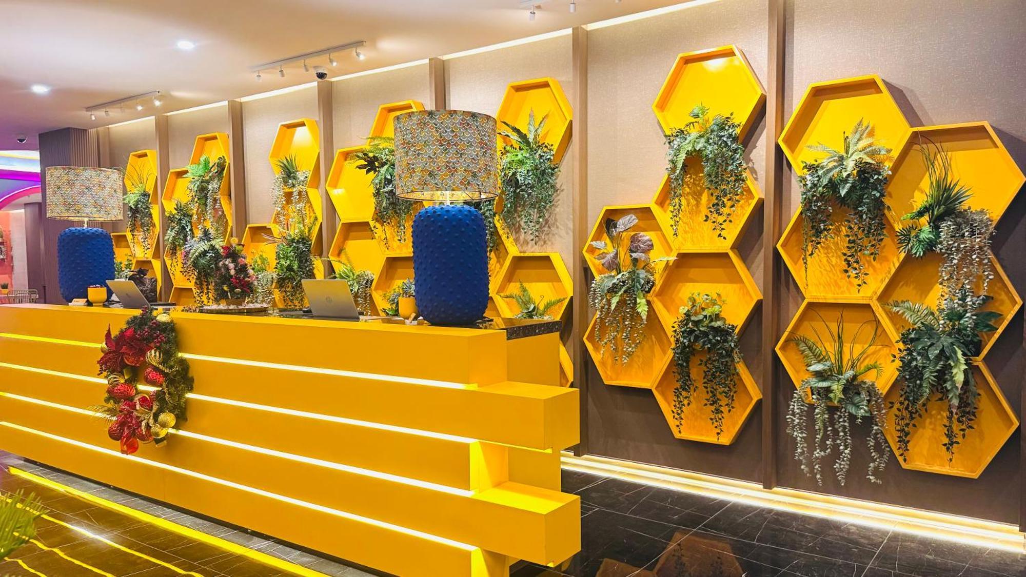 Yellow Bee Resort Cililitan جاكرتا المظهر الخارجي الصورة